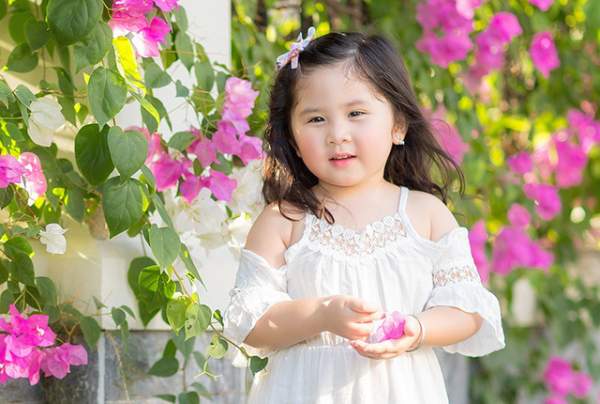 Ngày nắng đẹp bên giàn hoa giấy của "thiên thần nhí" Mimi 9