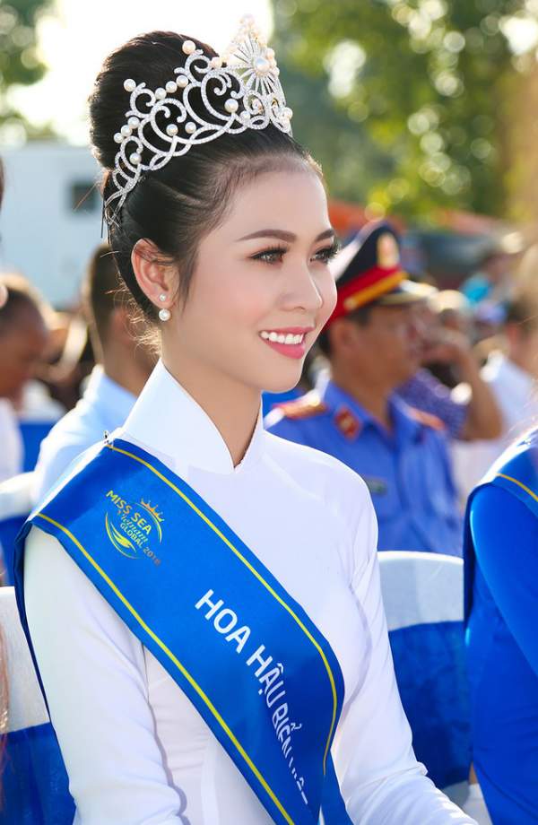 Top 3 Hoa hậu Biển Việt Nam giản dị với áo dài dâng hương Giỗ Tổ Hùng Vương 5