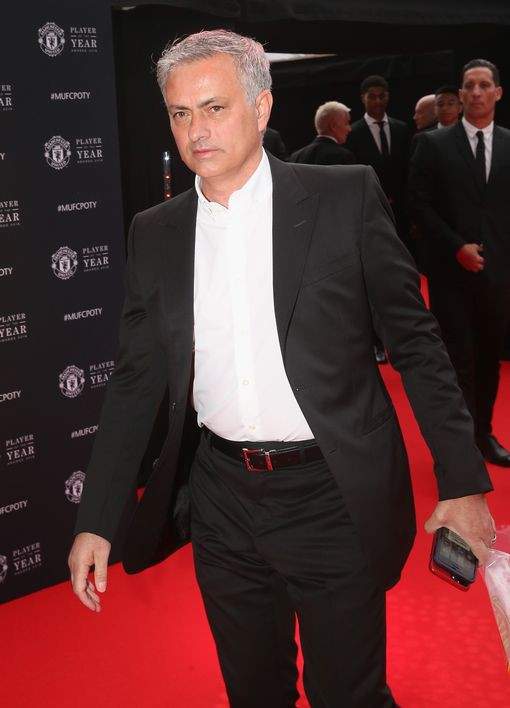 Mourinho gây sốc với quyết định chọn Cầu thủ xuất sắc nhất MU 13