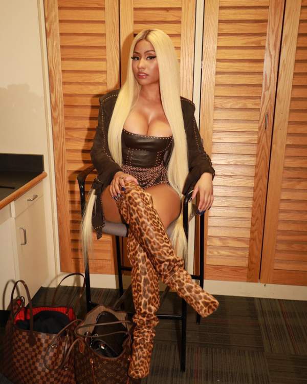 Nicki Minaj bốc lửa trong MV mới 7