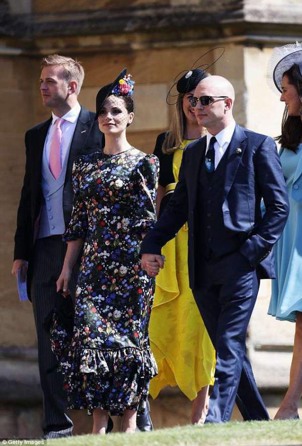Vợ chồng Beckham nổi bật giữa dàn sao tham dự đám cưới của hoàng tử Harry 17