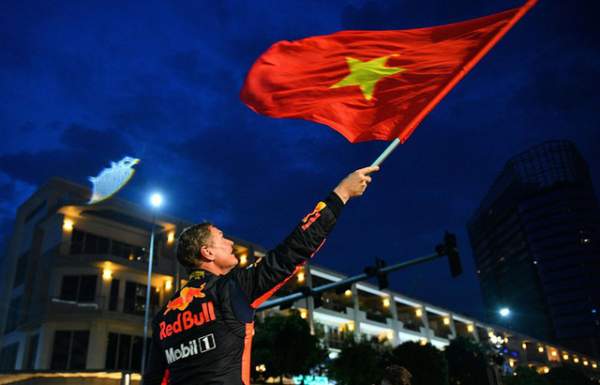 Xe đua Công thức 1 lần đầu tiên lăn bánh tại Việt Nam 11