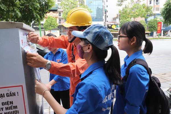 Ra quân chiến dịch tình nguyện Hè, thanh niên Thủ đô tích cực làm sạch đường phố 3