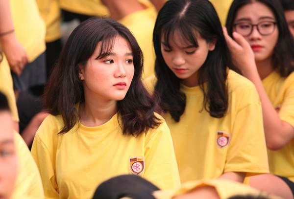 Những cô gái xinh xắn trong lễ bế giảng rợp sắc vàng trường Nguyễn Bỉnh Khiêm 7