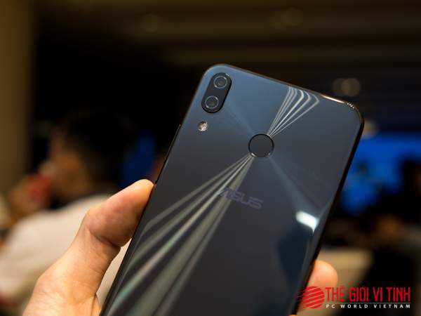 Asus ZenFone 5 giá 7,99 triệu đồng, bán độc quyền tại FPT Shop 5