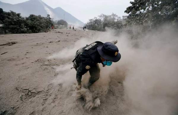 Hiện trường khủng khiếp vụ núi lửa phun trào ở Guatemala 4