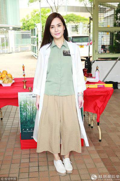 Chung Hân Đồng trở lại đóng phim, Angelababy khoe lưng trần gợi cảm 4