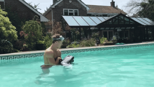 Sinh viên phát minh ba lô phản lực dưới nước, giúp bơi 12km/h 3