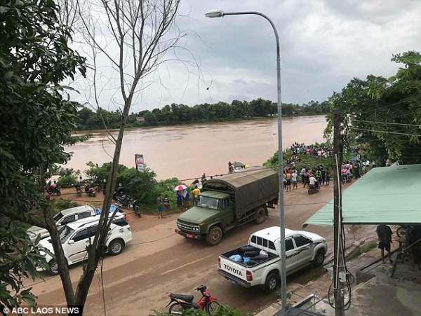 Làng mạc Lào chìm biển nước sau sự cố vỡ đập thủy điện 10