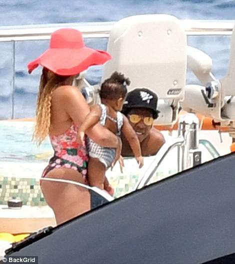Vợ chồng Beyonce Knowles thư giãn trên du thuyền 180 triệu USD 13