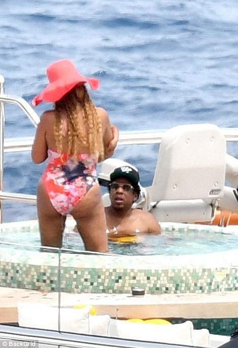 Vợ chồng Beyonce Knowles thư giãn trên du thuyền 180 triệu USD 14