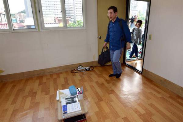 Cuộc sống trên căn hộ gác mái bình dân của thị trưởng Seoul 5