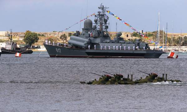 Dàn tàu chiến Nga diễn tập rầm rộ chuẩn bị duyệt binh 13