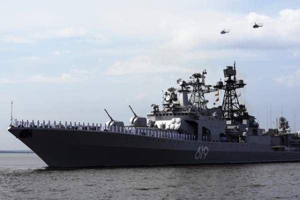 Dàn tàu chiến Nga diễn tập rầm rộ chuẩn bị duyệt binh 2
