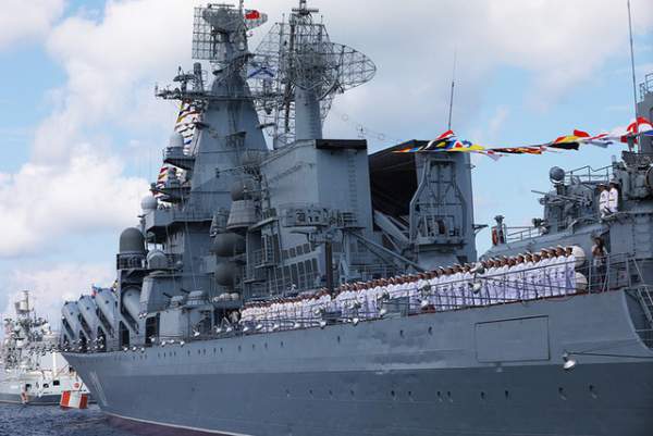 Dàn tàu chiến Nga diễn tập rầm rộ chuẩn bị duyệt binh 6