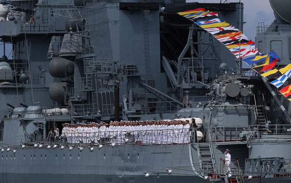Dàn tàu chiến Nga diễn tập rầm rộ chuẩn bị duyệt binh 15