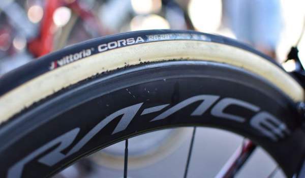 Tại sao lốp xe đạp ở Tour de France ngày càng to bản, áp suất ngày càng thấp? 2