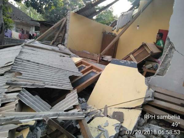 Động đất kinh hoàng ở Indonesia, hàng trăm người thương vong 3