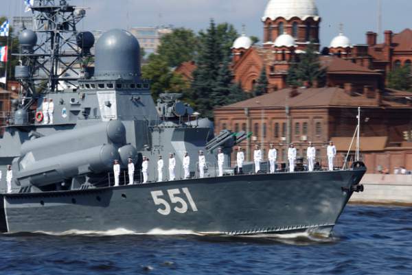 40 tàu chiến Nga phô diễn sức mạnh trong lễ duyệt binh 11