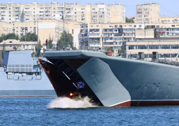 40 tàu chiến Nga phô diễn sức mạnh trong lễ duyệt binh 7
