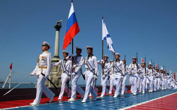 40 tàu chiến Nga phô diễn sức mạnh trong lễ duyệt binh 5