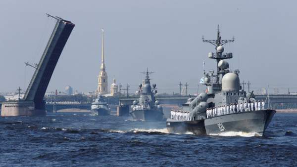 40 tàu chiến Nga phô diễn sức mạnh trong lễ duyệt binh 4
