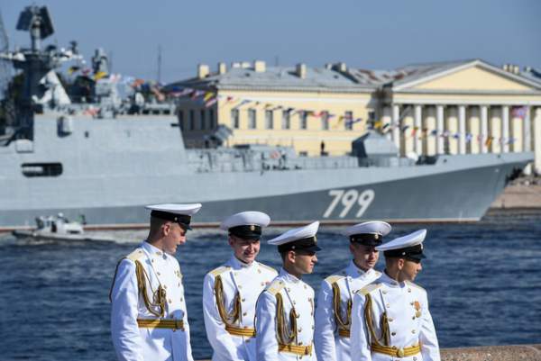 40 tàu chiến Nga phô diễn sức mạnh trong lễ duyệt binh 16