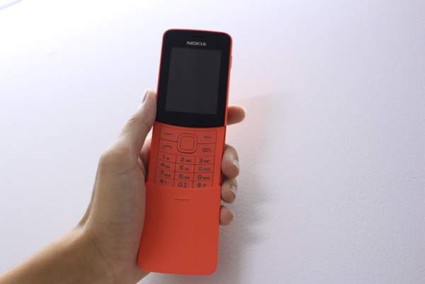 Nokia 8110 4G: Đâu là hàng thật và hàng giả? 2