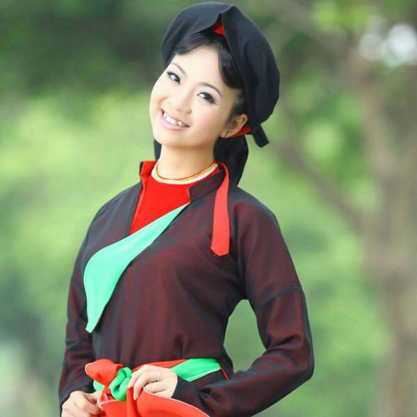Dàn thiếu nữ Bắc Ninh mặc áo tứ thân tới tấp nhận được lời khen xinh đẹp 5