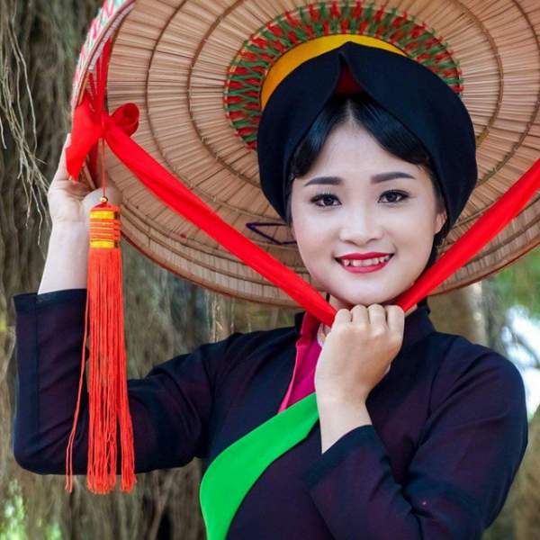 Dàn thiếu nữ Bắc Ninh mặc áo tứ thân tới tấp nhận được lời khen xinh đẹp 3