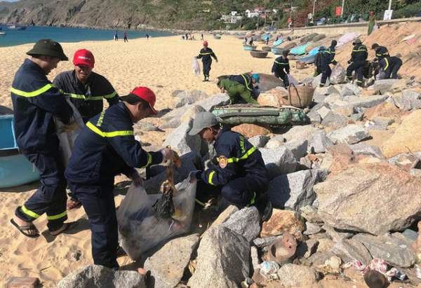 Bình Định: 1.000 Đoàn viên, thanh niên nhặt rác thải tại bãi biển du lịch 3