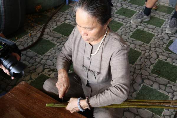 Người phụ nữ dệt lụa từ tơ sen đầu tiên ở Hà Nội 3