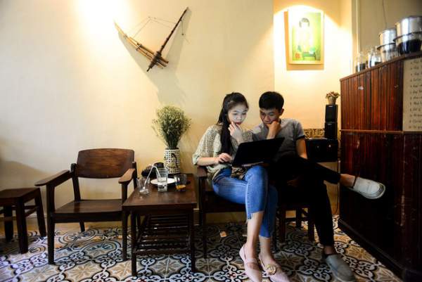 Giới trẻ Sài Gòn đua nhau "check in" quán cà phê kiểu cổ trong chung cư cũ 5