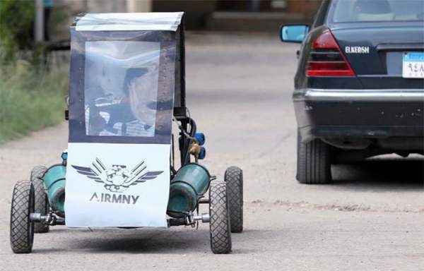 Nhóm sinh viên Ai Cập tự thiết kế xe chạy bằng không khí cho nó tiết kiệm 4