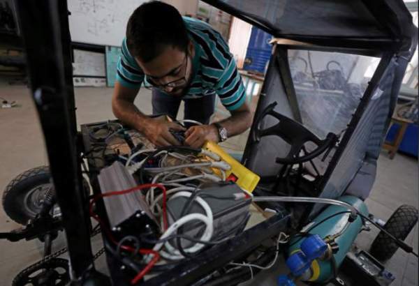 Nhóm sinh viên Ai Cập tự thiết kế xe chạy bằng không khí cho nó tiết kiệm 3