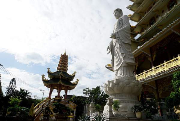 Ngôi chùa có chánh điện cao nhất Việt Nam đẹp như tranh ở Sài Gòn 13