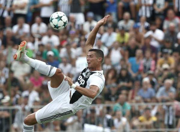C.Ronaldo chỉ mất 8 phút để ghi bàn đầu tiên cho Juventus 9