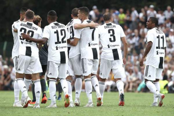 C.Ronaldo chỉ mất 8 phút để ghi bàn đầu tiên cho Juventus 10