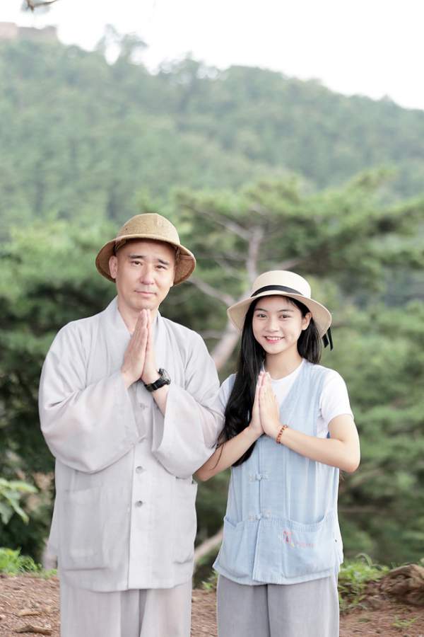 Miss Teen Nam Phương khoe tà áo dài trắng thướt tha trên đất nước Hàn Quốc 6