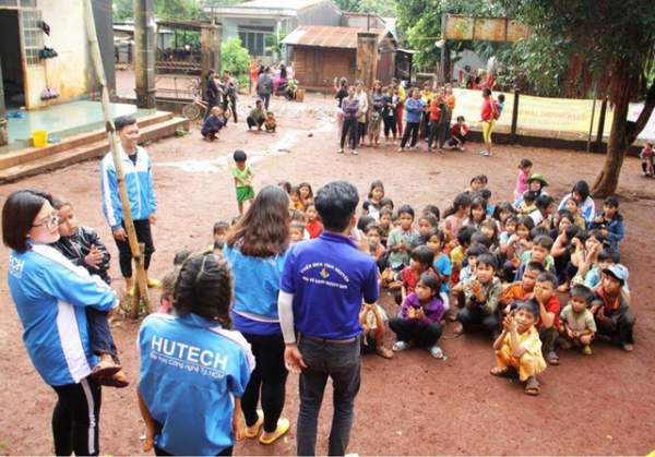 Gia Lai: Thanh niên tình nguyện lên vùng cao giúp bà con xây dựng nông thôn mới 2