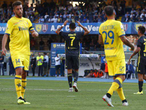 Chievo 2-3 Juventus: Màn ra mắt "vô duyên" của C.Ronaldo 8