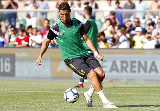 Chievo 2-3 Juventus: Màn ra mắt "vô duyên" của C.Ronaldo 12