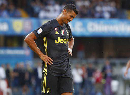 Chievo 2-3 Juventus: Màn ra mắt "vô duyên" của C.Ronaldo 3