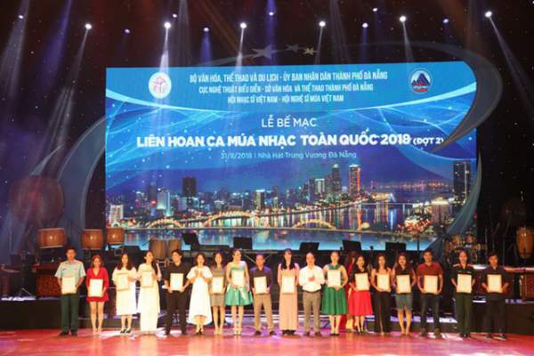 49 HCV được trao tại Liên hoan Ca múa nhạc toàn quốc 2018 đợt 2 4