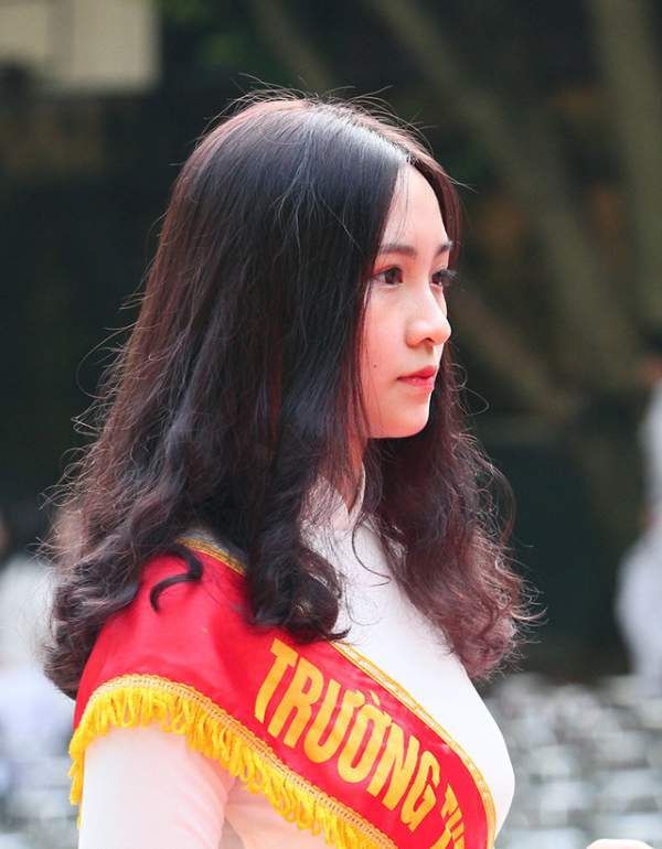 Vẻ đẹp tươi tắn của nữ sinh trường Trần Phú trong ngày khai giảng 7