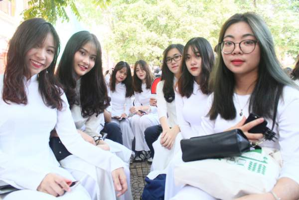 Vẻ đẹp tươi tắn của nữ sinh trường Trần Phú trong ngày khai giảng 2
