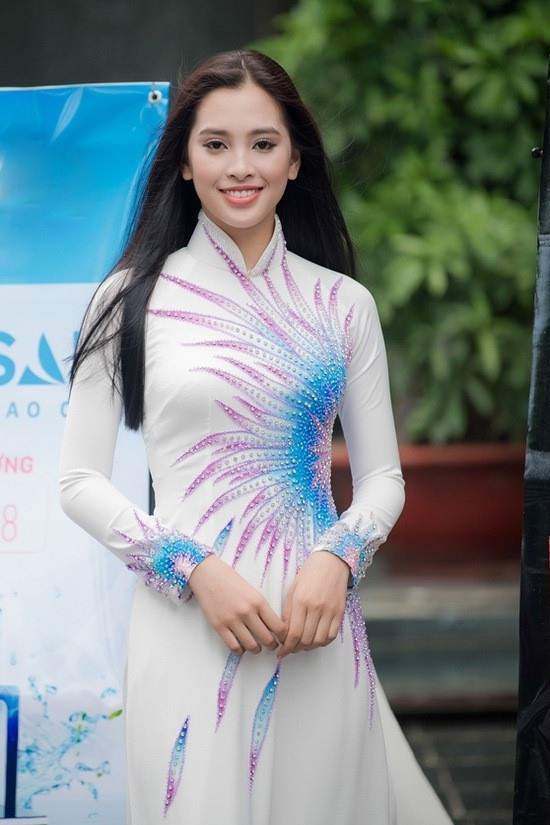 Nữ sinh "mặt mộc cũng đẹp" lọt vào Chung kết Hoa hậu Việt Nam 5