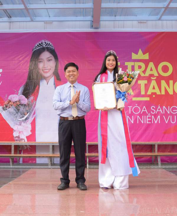 Hành trình gian nan giảm 20 kg của gương mặt Nữ sinh áo dài Việt 2018 2