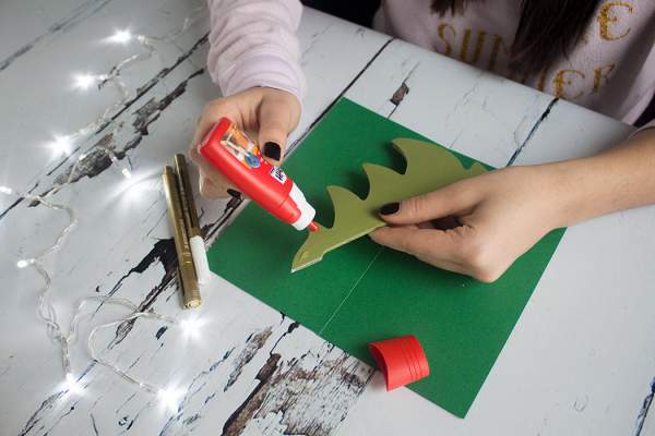 Cách làm thiệp Giáng sinh hình cây thông Noel 3D độc đáo 2