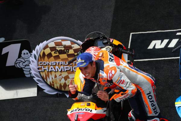 Marquez thắng dễ tại Sepang, Repsol Honda Team là đội đua vô địch MotoGP 2018 10